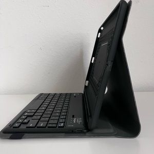 Targus-Pro-Tek Education Bluetooth Keyboard case for iPad 9th/8th/7th Gen